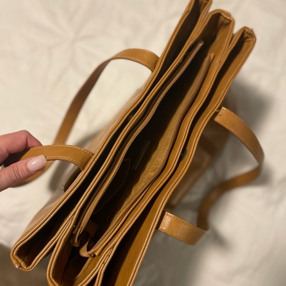 Universal Thread Tote - Picture 3 of 4